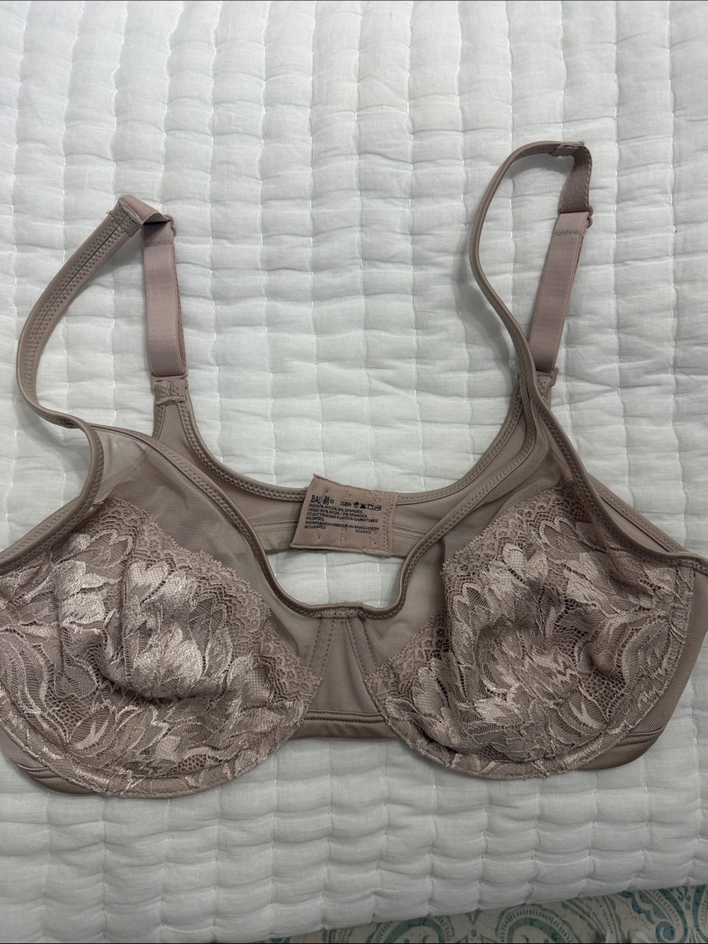 Bali One Smooth U lace minimizing Bra. 36D versatile straps. Like new